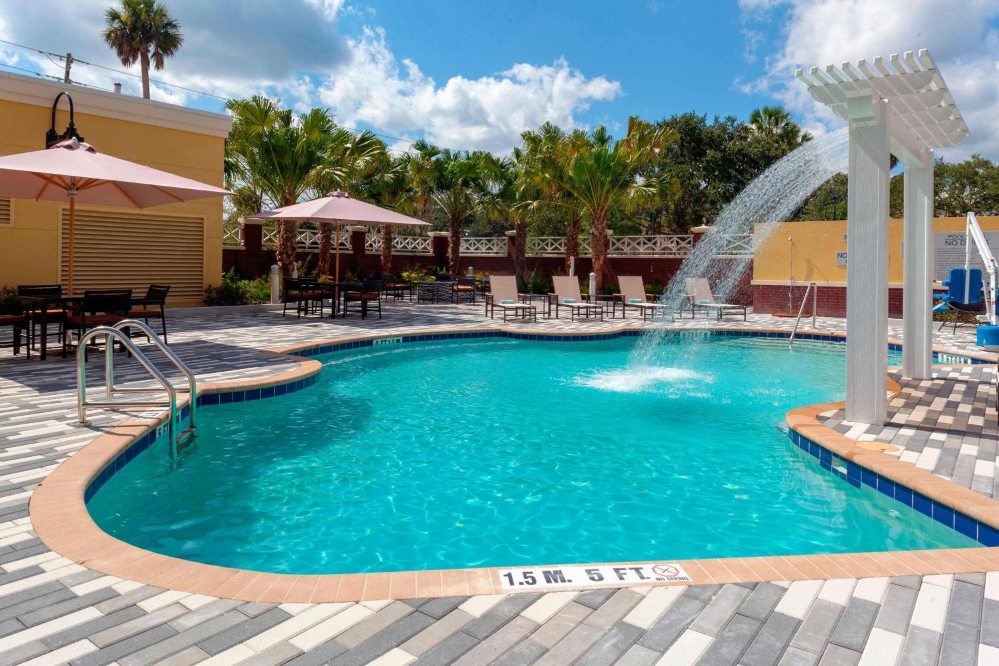 Courtyard By Marriott Deland Historic Downtown Hotel Kültér fotó